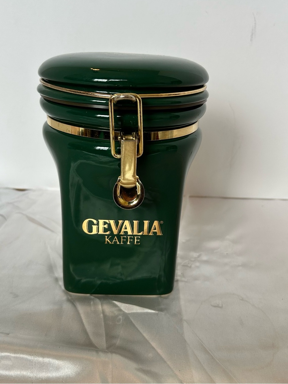 Gevalia Kaffe Canister Hinged‎ Clamped Dark Green Gold Ceramic Holds 1 Lb